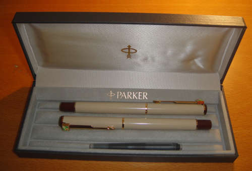 Vintage Parker Ballpoint and Ink Pen Set in Original Box