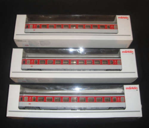 Marklin HO 42271 : Three Express Train Passenger Cars