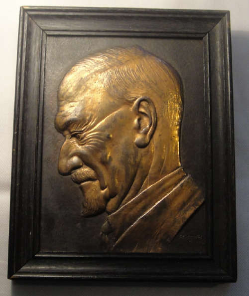 Jan Smuts Bronze Plaque by Hennie Potgieter, in wooden frame, signed H Potgieter 1940