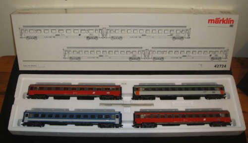 Marklin Digital HO 42724 Express Paris-Budapest 4 Schnellzugwagen der SNCF, OBB & MAV