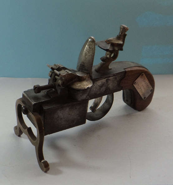 Vintage Dunhill Tinder Pistol made in England