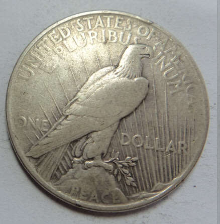 World SILVER CROWN-size Coins: USA Peace Dollar of 1924 (Philadelphia)