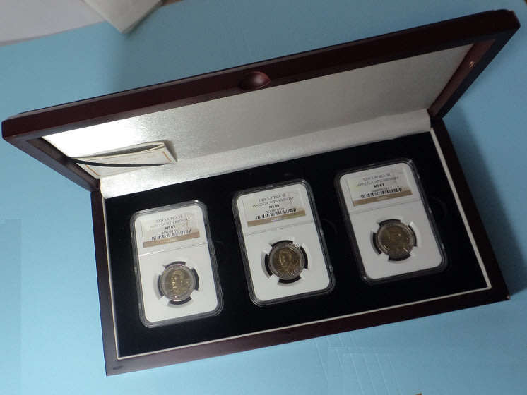 Republic of South Africa: Commemorative NGC-graded Nelson Mandela R5 set of 2008