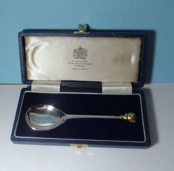 Queen's Silver Jubilee Commemorative Silver Spoon (1952-1977) by Mappin & Webb, Sheffield 1977