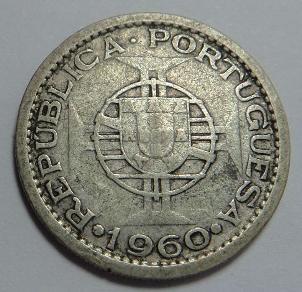 Colonial Mozambique: Silver 5 Escudos 1960 (3 available)