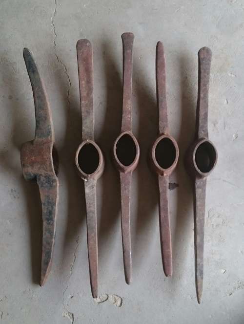 Old steel pick's