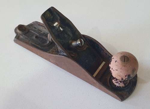 Vintage incomplete no.3 hand plane for parts - made in ENGLAND, as per photo.