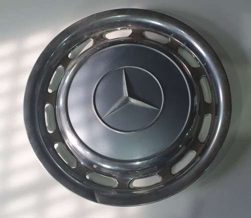 Vintage Mercedes wheel hubcap as per photo