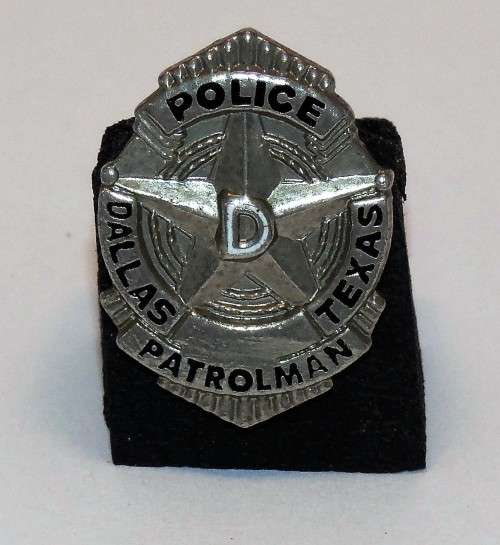 Dallas Texas Police Patrolman pin *Crazy R1 Start*              (#1)