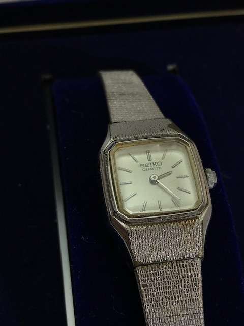 1983 Seiko womans watch - R1 Start  CLEARANCE SALE        (#53)
