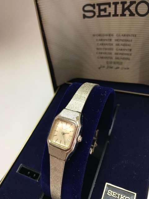 1983 Seiko womans watch - R1 Start  CLEARANCE SALE        (#53)