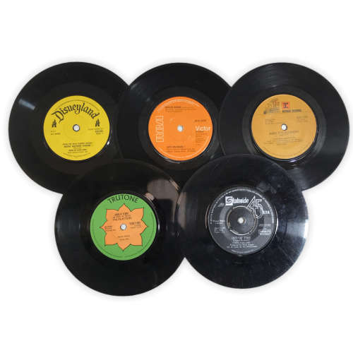 Lot of 10 x 7` Vinyl records (with & without covers/various conditions)