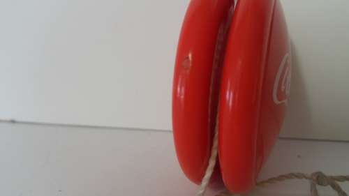 COCACOLA YOYO VINTAGE WITH INTACT STRING UP FOR GRABS WOW !!