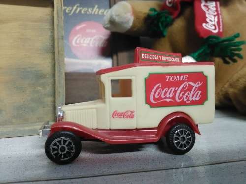 COCA COLA COLLECTIONS ITEMS UP ON AUCTION !!!