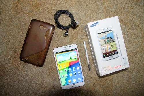 Samsung Note (Glass on Screen Cracked - Fully Functional)