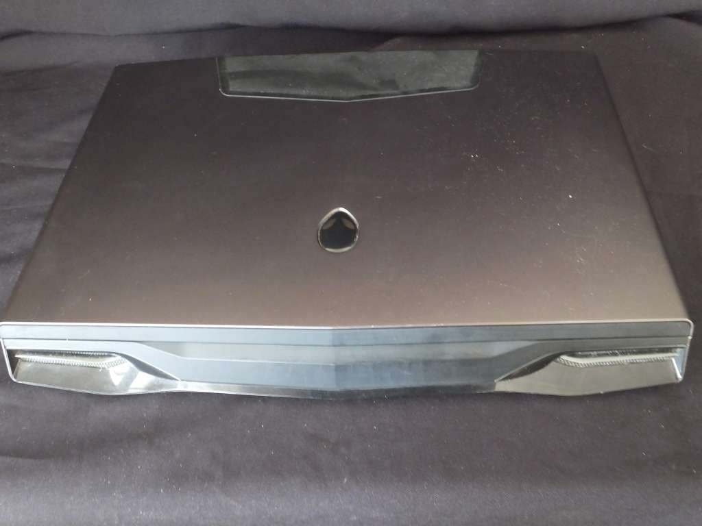 Alienware M18X R2 - 2GB AMD 7970M , Core i7-3840QM, 16GB RAM (Please READ)