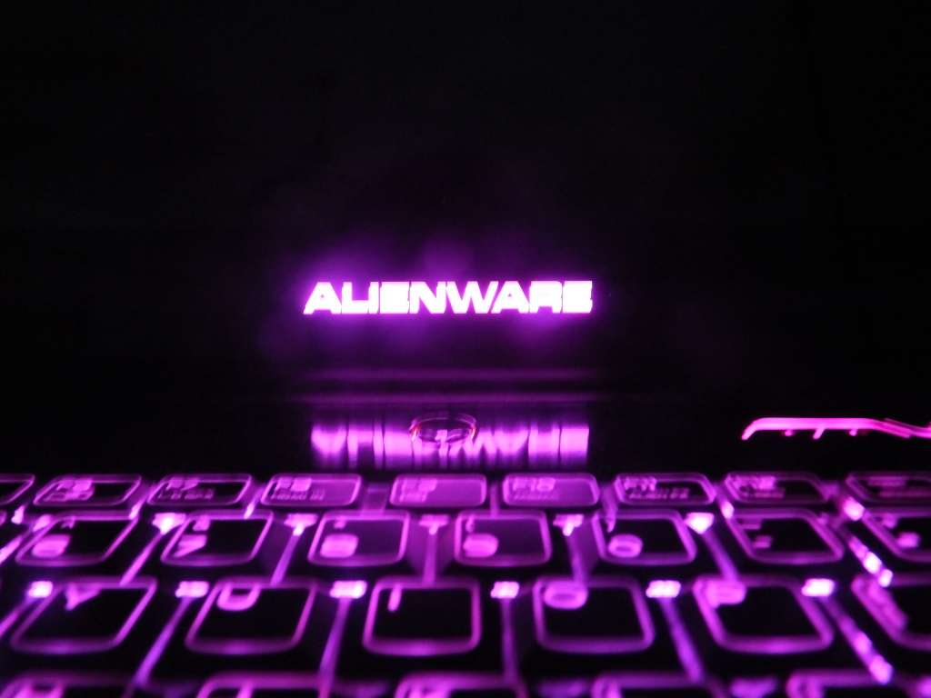 Alienware M18X R2 - 2GB AMD 7970M , Core i7-3840QM, 16GB RAM (Please READ)