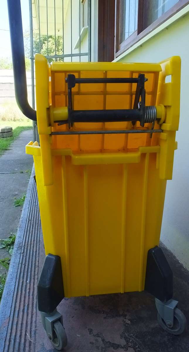 20L Industrial Mop Bucket (Like New)