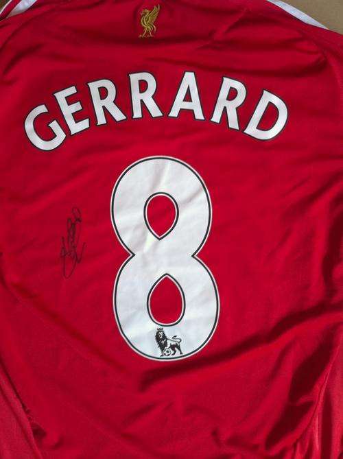 Steven Gerrard signed Liverpool 2009/10 home shirt WOW