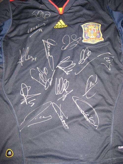 Spain Squad signed World Cup 2010 Winners shirt! Torres Villa ETC!