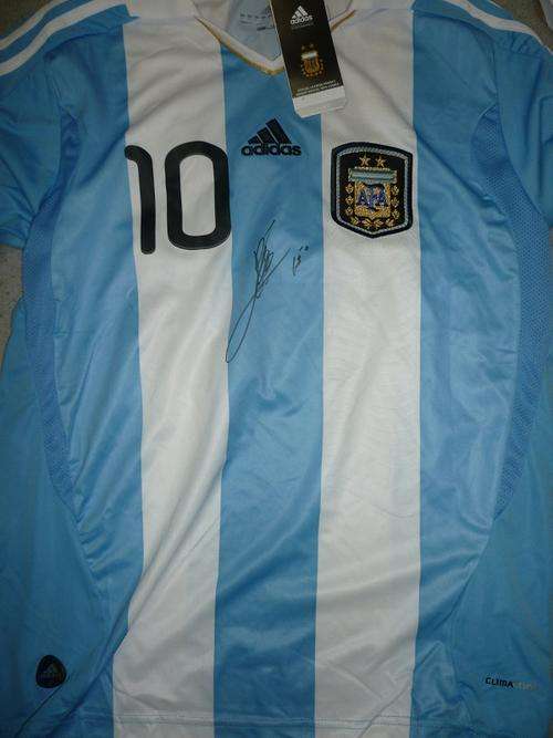 Lionel Messi signed Argentina 2010-11 NEW home shirt