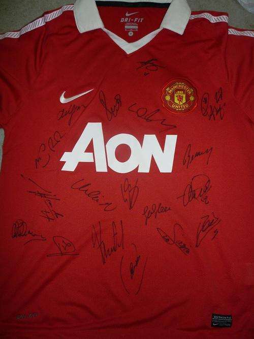 Man Utd squad signed 2010-11 new home shirt