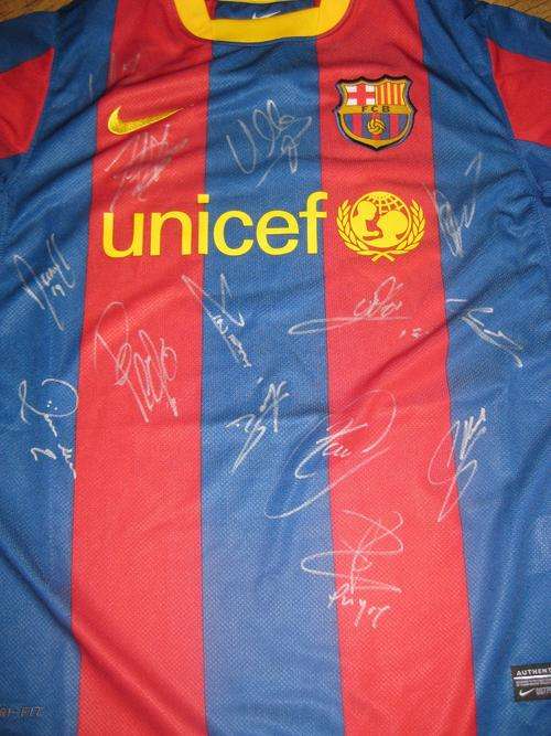 FC Barcelona squad signed 2010-11 NEW home shirt