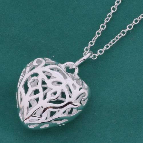Exquizite Filigree Heart Locket Necklace