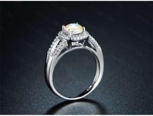 Exquizite Queen ring with simulated Fire Opal and white gold polish