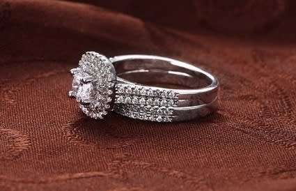 Exquizite Simulated Diamond Silver Polished Wedding Ring