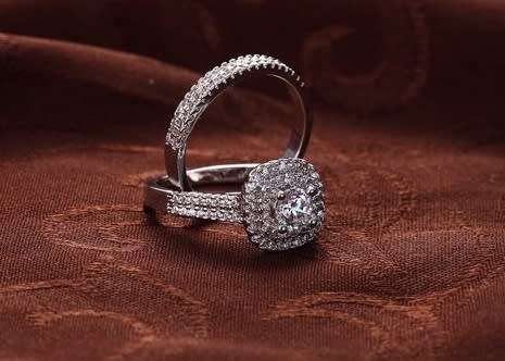 Exquizite Simulated Diamond Silver Polished Wedding Ring