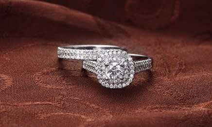 Exquizite Simulated Diamond Silver Polished Wedding Ring