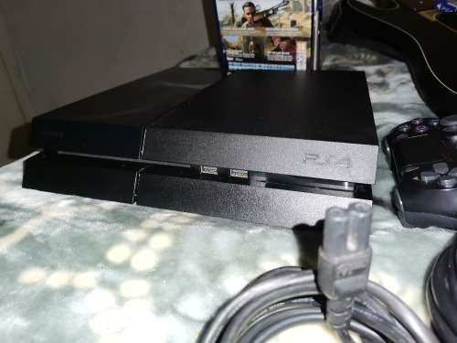 Sony PS4 1TB (SSHD) + 2 Controllers (One is a Double Shock 4 and one is original) + 14 Games+2M HDMI