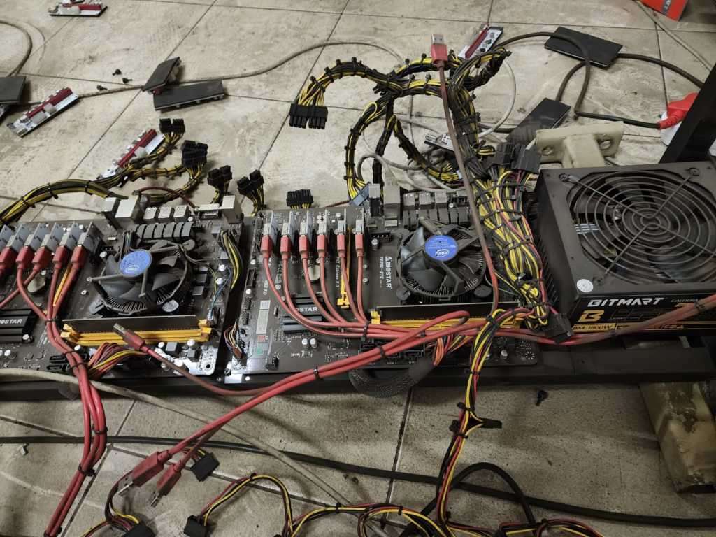 Crypto mining rig [12 card frame, 1800w PSUs]