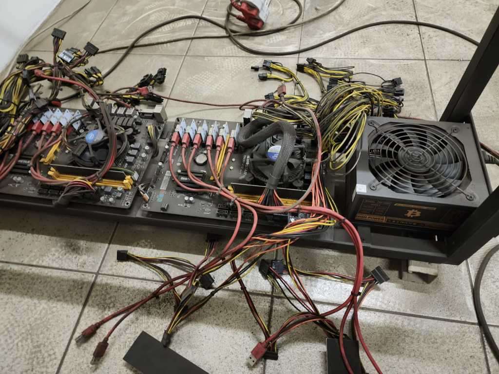 Crypto mining rig [12 card frame, 1800w PSUs]