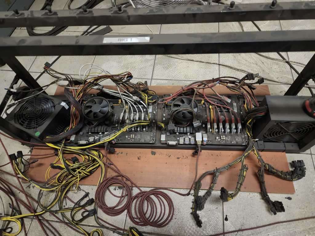 Crypto mining rig [12 card frame, 1800w PSUs]