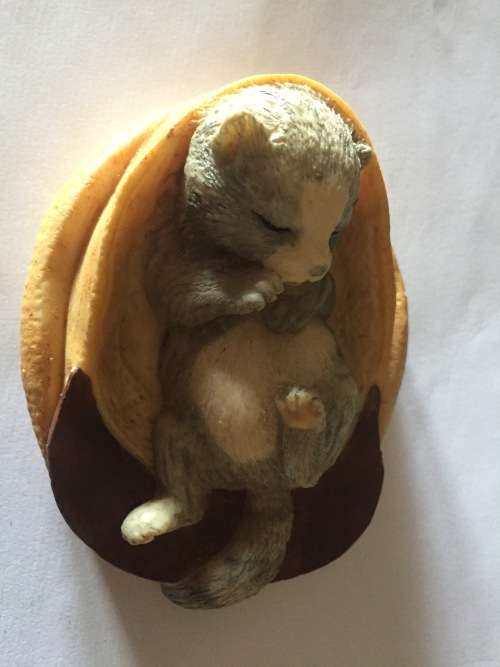 *AYNSLEY MASTERCRAFT Hand Painted Resin Kitten*