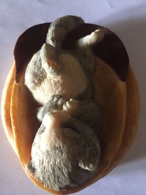 *AYNSLEY MASTERCRAFT Hand Painted Resin Kitten*