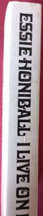 I Live on Fruit (And Nothing Else) - Essie Honiball - Softcover - 362 Pages