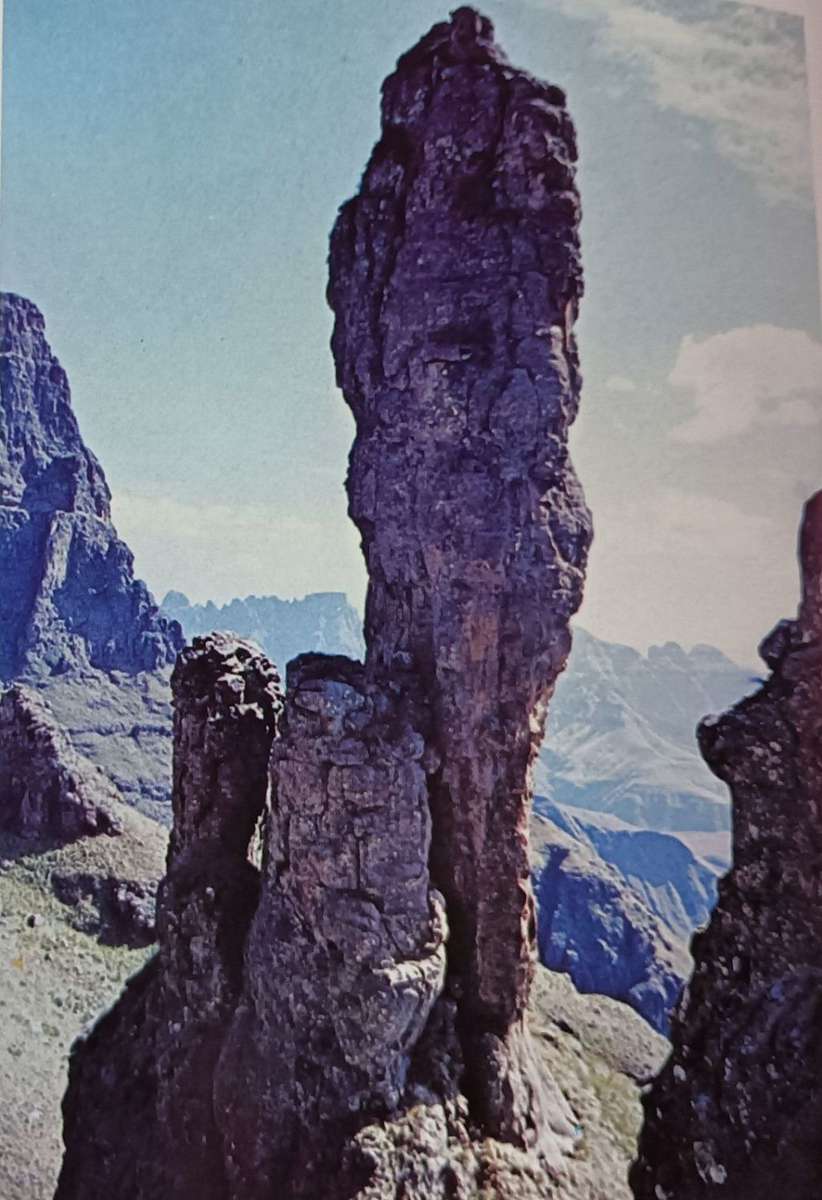 Barrier of Spears - Drama of the Drakensberg - R.O. Pearse - Hardcover - 304 Pages