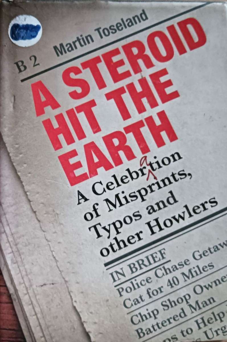 A Steroid Hit the Earth - A Celebration of Misprints, Typos and other Howlers - Martin Toseland