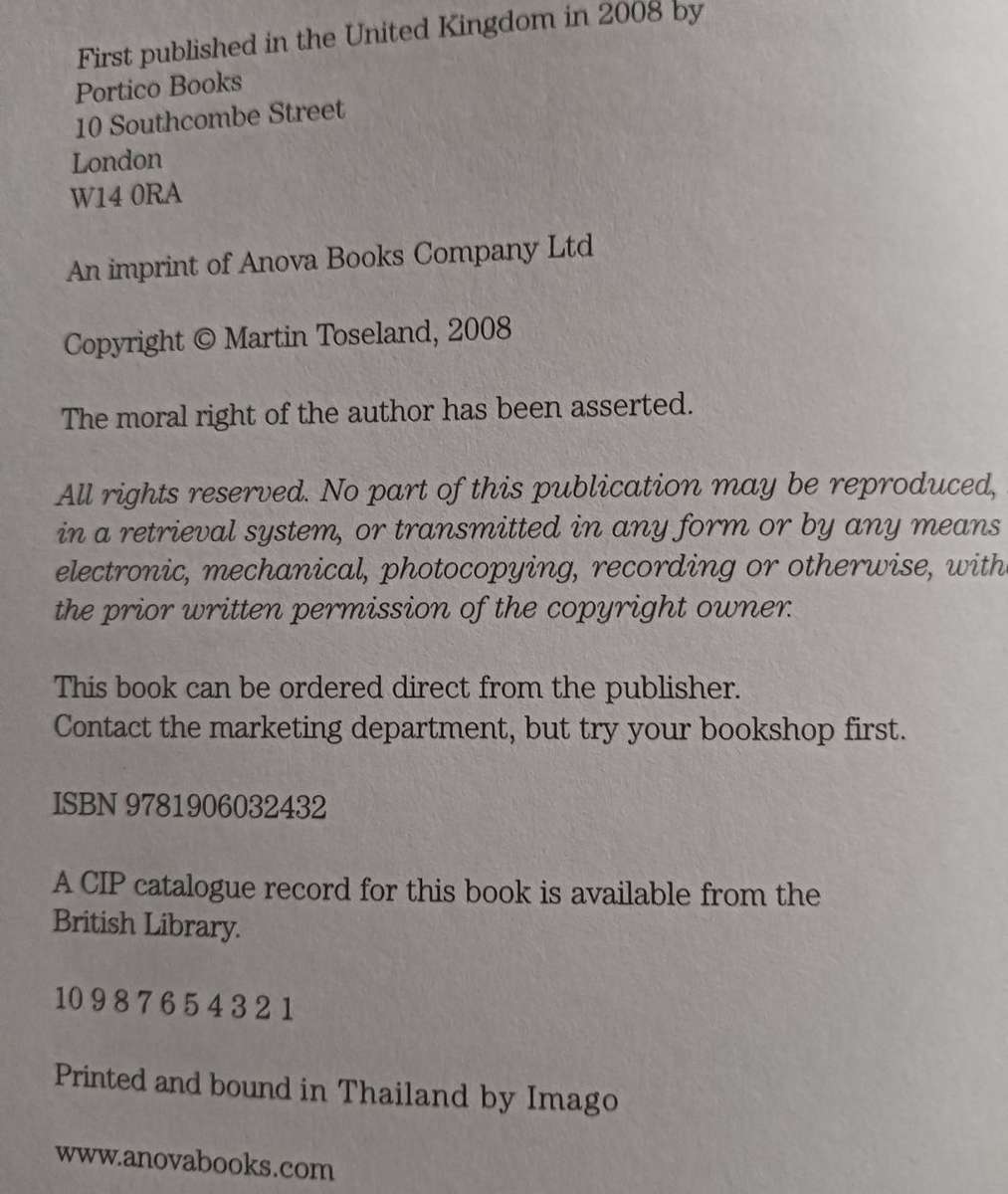 A Steroid Hit the Earth - A Celebration of Misprints, Typos and other Howlers - Martin Toseland