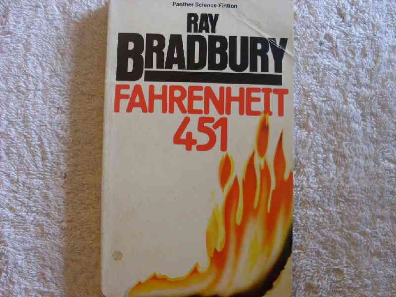Fahrenheit 451 - Ray Bradbury
