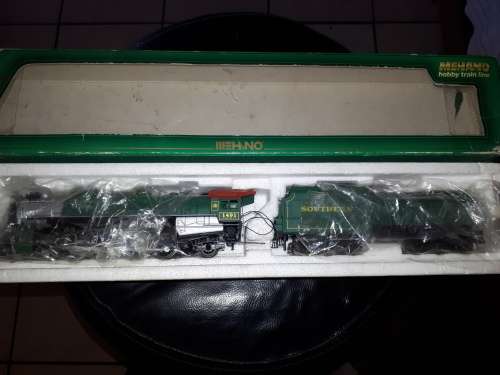 HO Mehano Southern Locomotive Number 1492