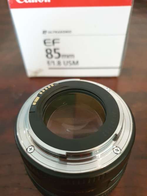 Canon ef 85mm F/1.8 USM with phottix lens hood