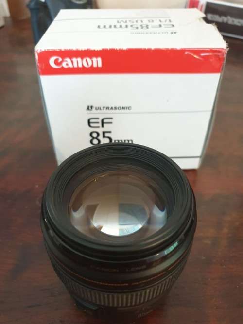 Canon ef 85mm F/1.8 USM with phottix lens hood