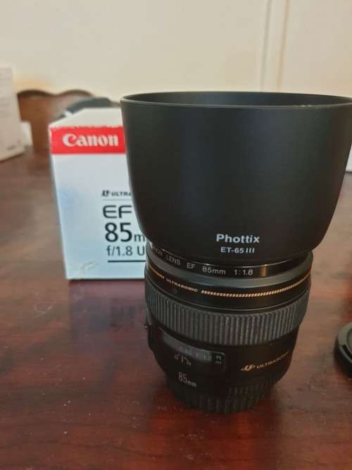 Canon ef 85mm F/1.8 USM with phottix lens hood