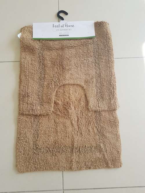 SUPER QUALITY 2PC BATH MAT SET. LAST 1!!!!!