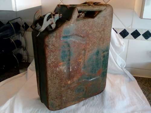 I HAVE ON OFFER AN AWESOME GREEN VINTAGE 20L "JERRY CAN" - EXQUISITE PIECE - WELL WORN!