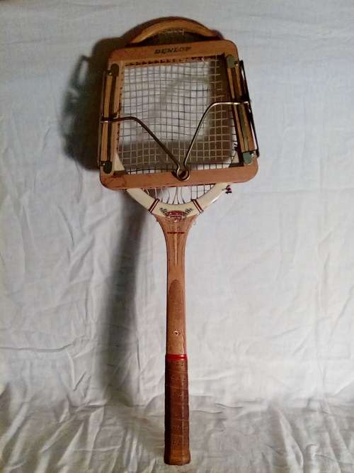 LOOK AT THIS AMAZING VINTAGE RETRO WOODEN DUNLOP TENNIS RACQUET - REAL NICE ITEM!!!